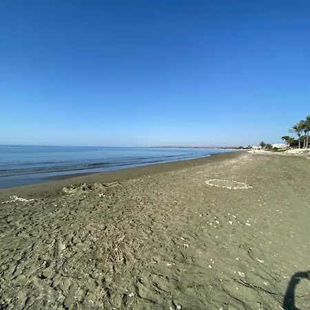 Front Periyiali Gardens * ペリヴォリア