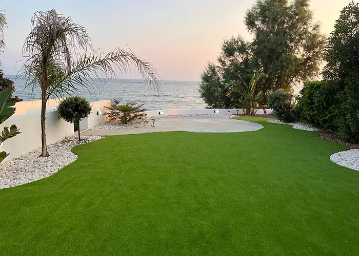 アパート Front Periyiali Gardens