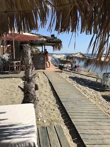 Front Periyiali Gardens * ペリヴォリア