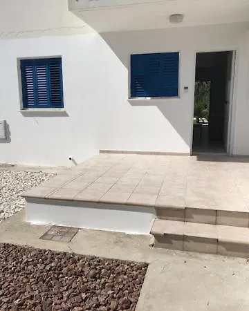 Διαμέρισμα Front Periyiali Gardens *