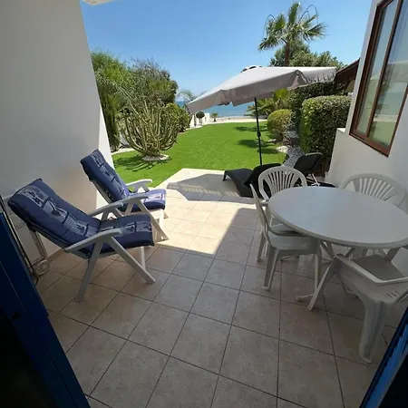 Front Periyiali Gardens Perivólia