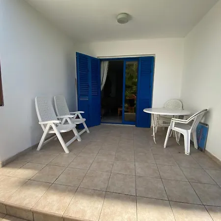 Front Periyiali Gardens Perivólia