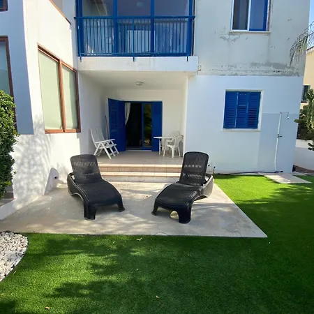 Front Periyiali Gardens * Περβόλια