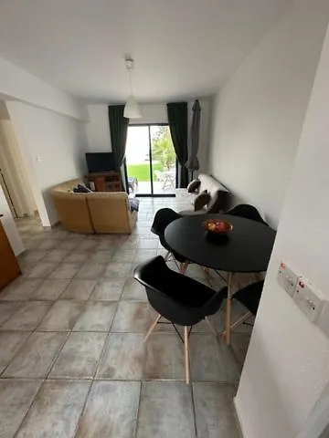 Apartmán Front Periyiali Gardens