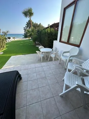 Apartmán Front Periyiali Gardens *