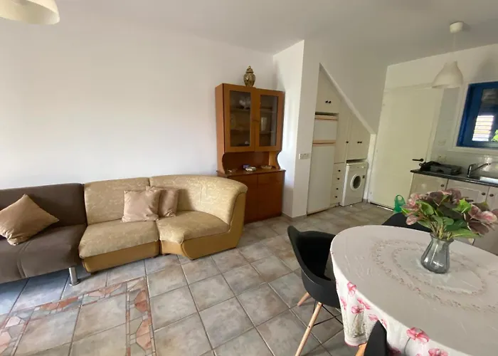 Front Periyiali Gardens Apartmán *